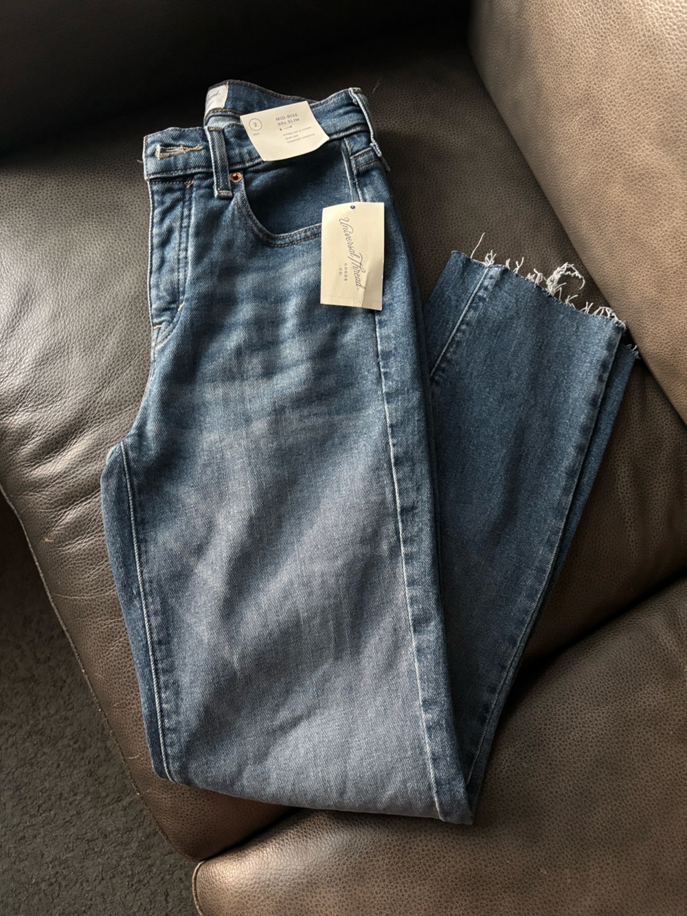 NWT Universal Thread Women’s Blue Jeans Raw Hem Size 2R